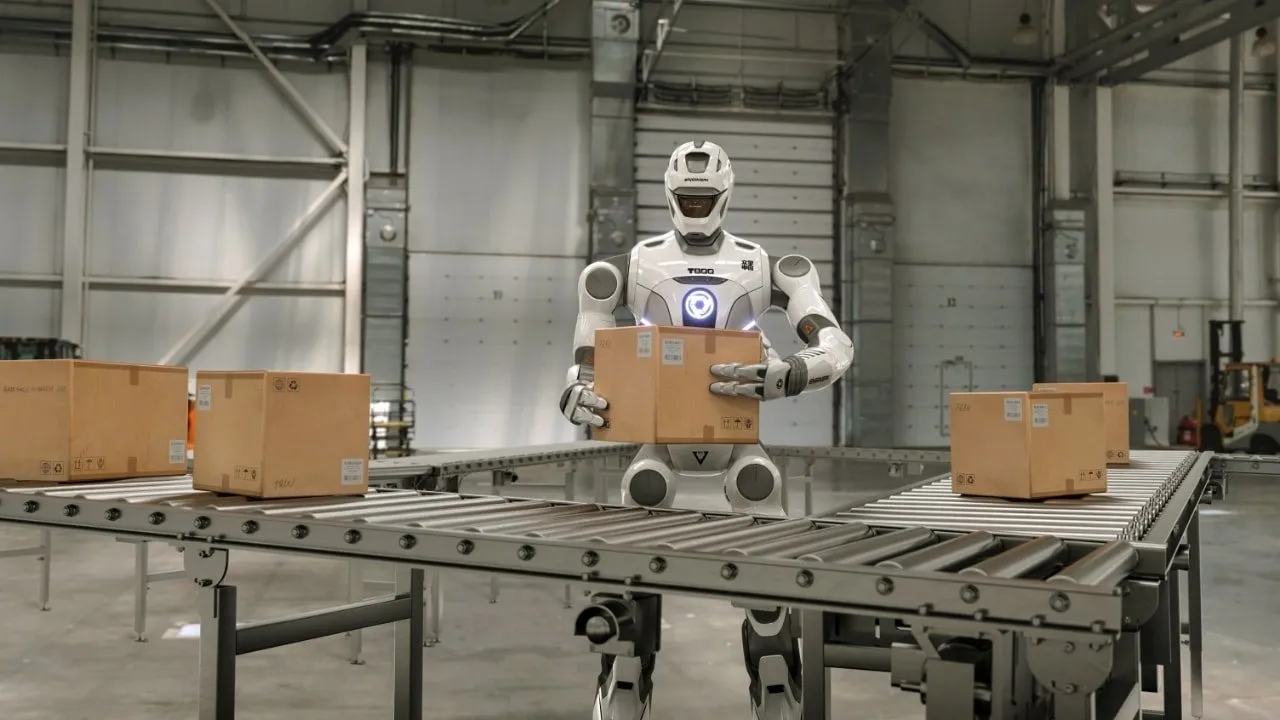 EngineAI T800 carregando uma caixa sobre uma esteira de armazém